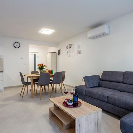 City Apartments Silver Пула Екстер'єр фото