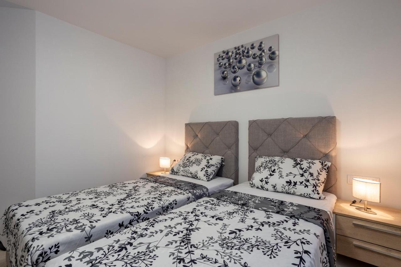 City Apartments Silver Пула Екстер'єр фото