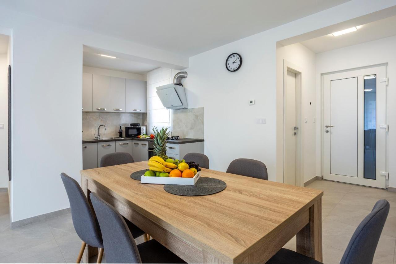 City Apartments Silver Пула Екстер'єр фото